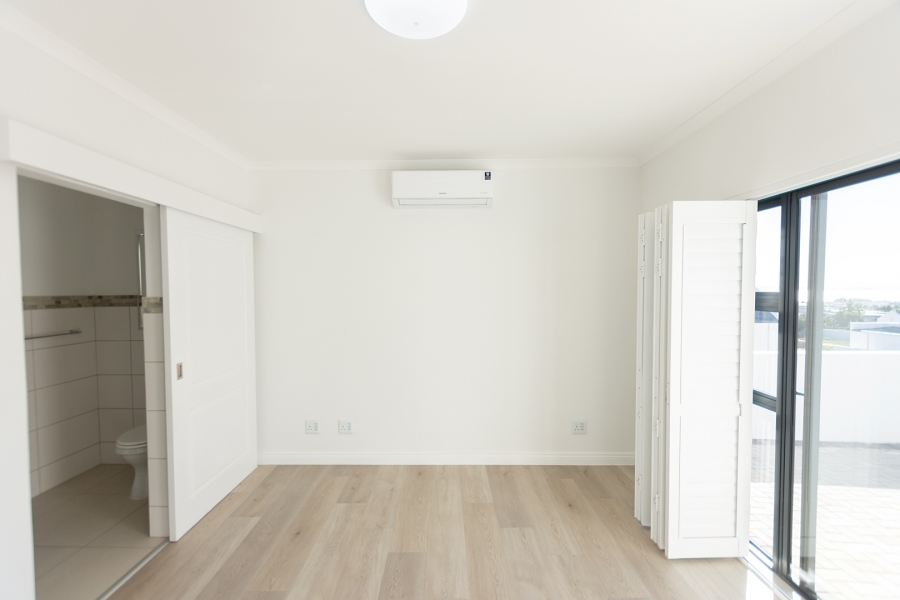 2 Bedroom Property for Sale in Middedorp Western Cape